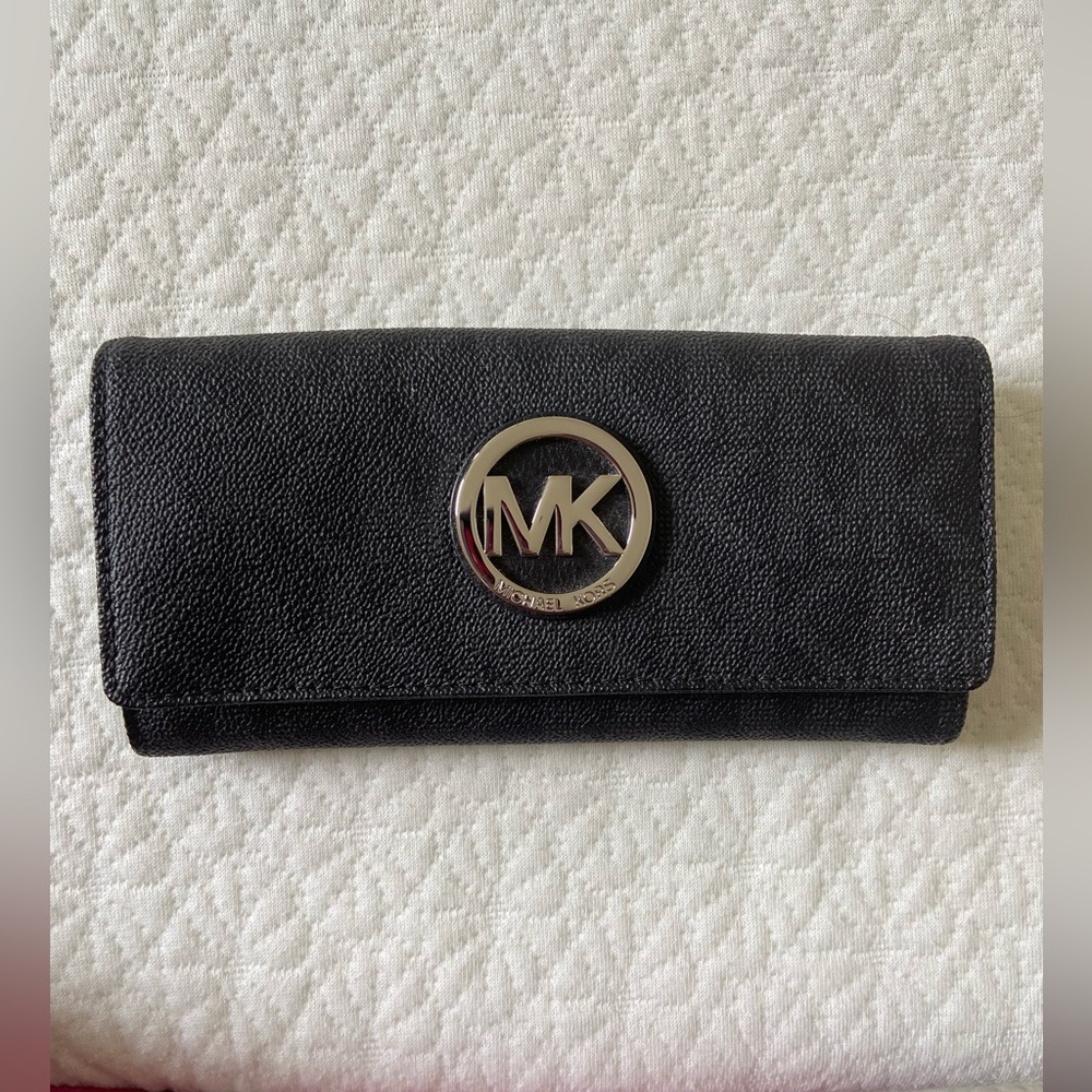 Black Michael Kors Wallet new but without tags